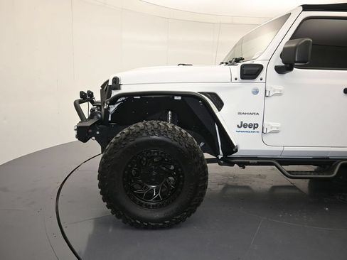 Used 2023 Jeep Wrangler Unlimited Sahara w/ Cold Weather Group AWD/4WD image 9