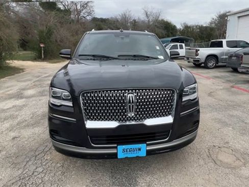 Used 2023 Lincoln Navigator Reserve image 3