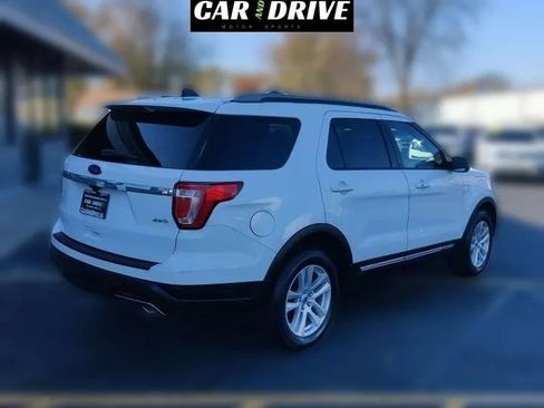 Used 2018 Ford Explorer XLT image 7