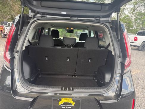 Used 2025 Kia Soul LX w/ LX Technology Package FWD image 27