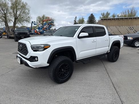 Used 2020 Toyota Tacoma TRD Off-Road AWD/4WD image 9