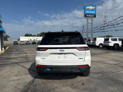 Used 2024 Jeep Grand Cherokee Trailhawk w/ Advanced Protech Group II AWD/4WD image 5