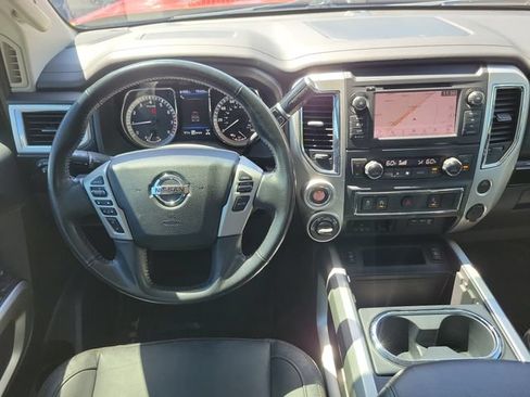 Used 2019 Nissan Titan SV w/ SV Convenience Package AWD/4WD image 15