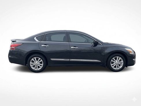 Used 2015 Nissan Altima 2.5 S w/ Sport Value Package image 4
