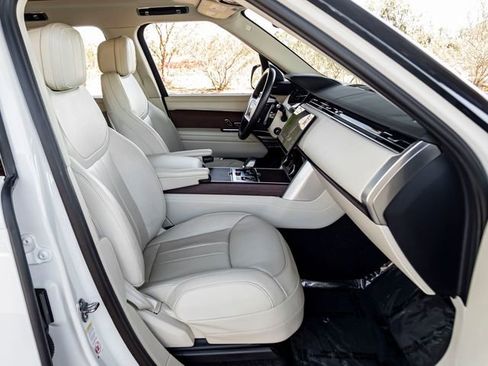 Used 2023 Land Rover Range Rover SE image 30