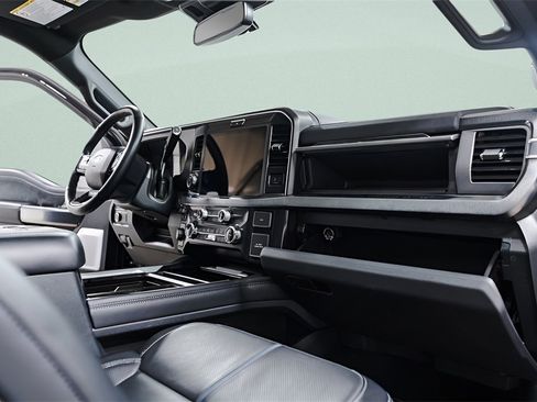 Used 2025 Ford F250 Platinum image 39