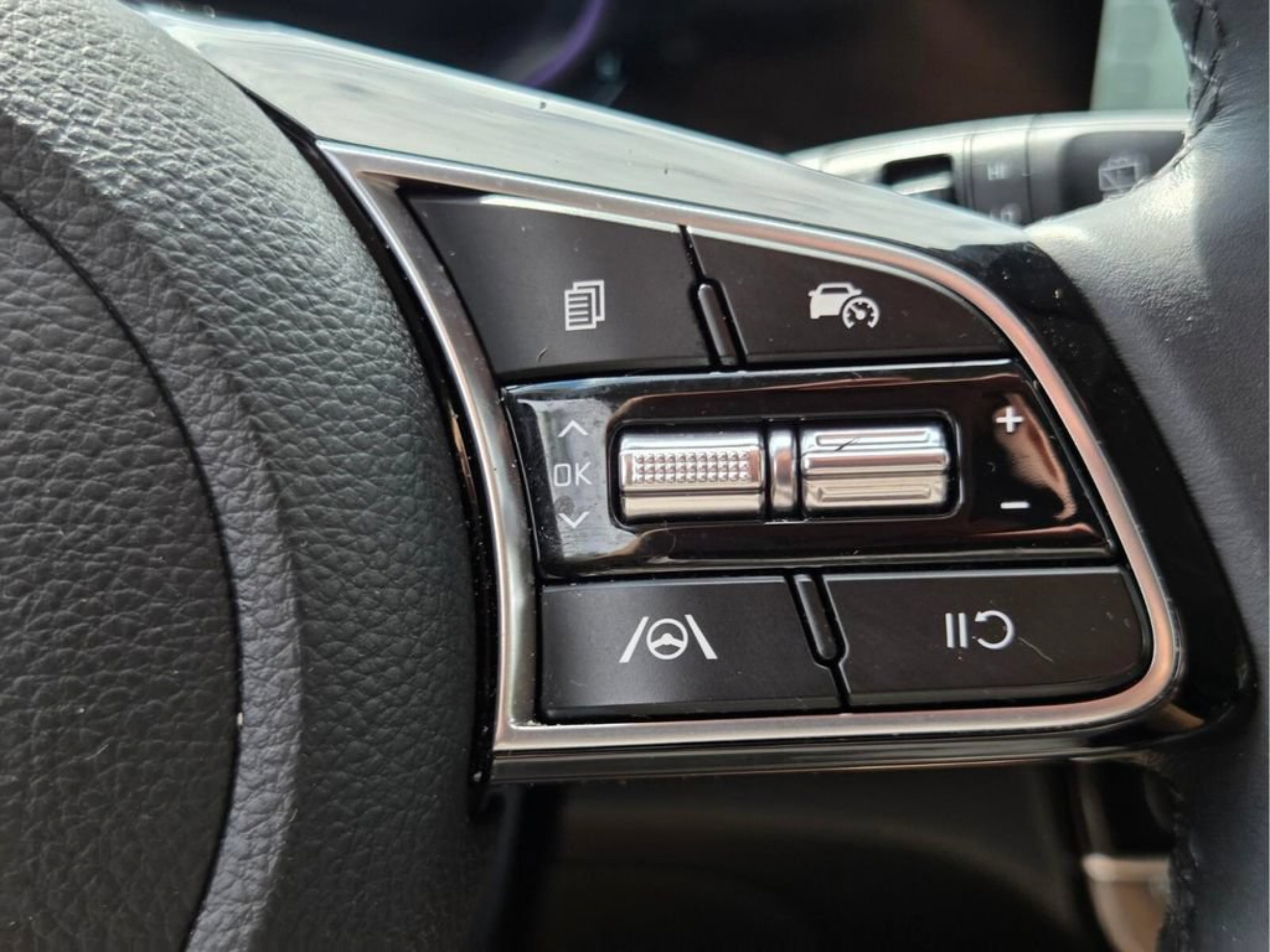 Certified 2025 Kia Seltos S FWD image 25