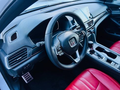 Used 2018 Honda Accord Sport image 19