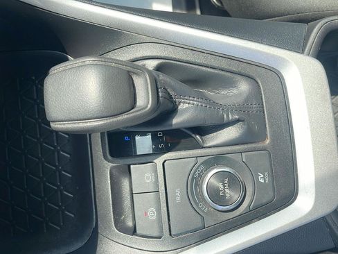 Used 2025 Toyota RAV4 LE AWD/4WD image 16
