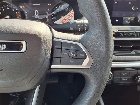 Used 2023 Jeep Compass Sport image 13