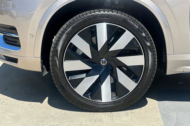 Certified 2024 Volvo XC90 T8 Ultimate w/ Protection Package Premier AWD/4WD image 33
