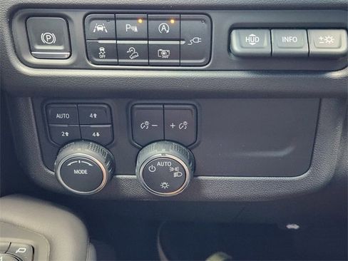 Used 2022 Chevrolet Tahoe High Country image 23