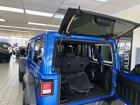 Used 2023 Jeep Wrangler Unlimited w/ Cold Weather Group AWD/4WD image 8