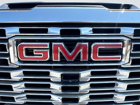 Used 2024 GMC Sierra 3500 Denali w/ Denali Reserve Package AWD/4WD image 8