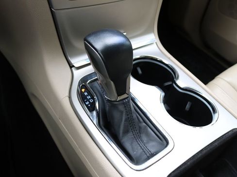 Used 2017 Jeep Grand Cherokee Limited image 25