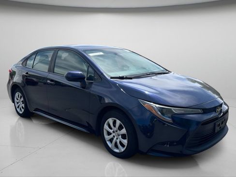 Used 2023 Toyota Corolla LE FWD image 2