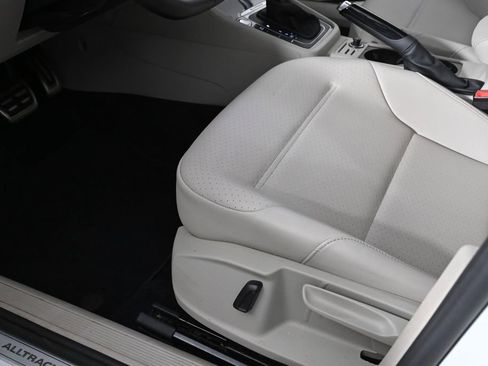 Used 2019 Volkswagen Golf Alltrack SE image 25