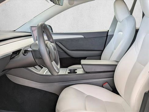 Used 2024 Tesla Model Y Long Range AWD/4WD image 18