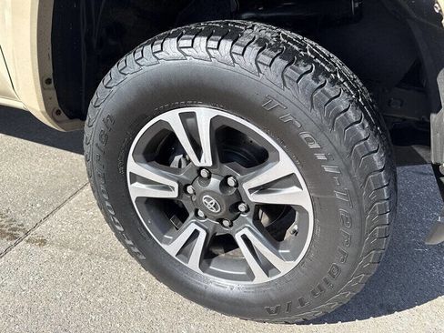 Used 2017 Toyota Tacoma TRD Sport image 13