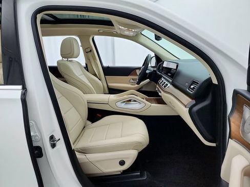 Used 2024 Mercedes-Benz GLS 450 4MATIC image 18