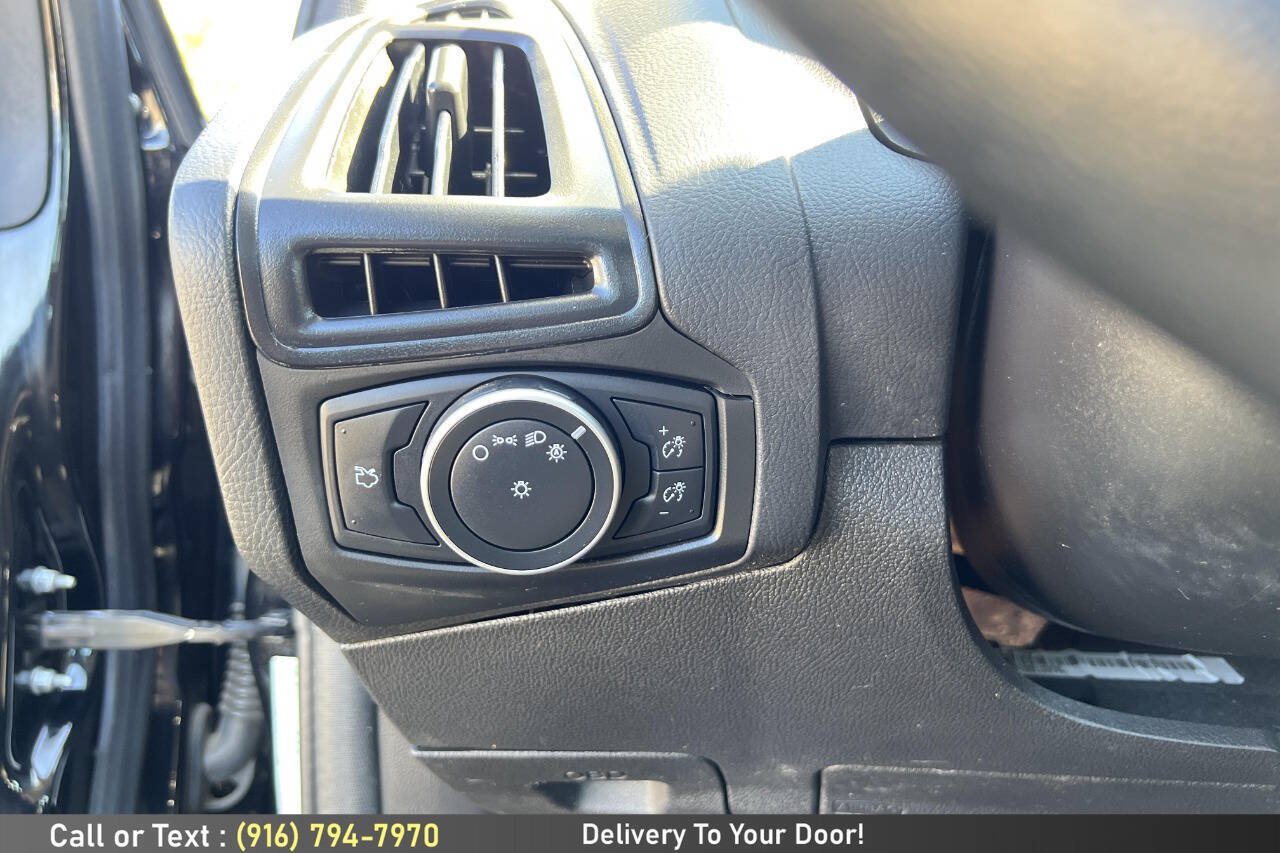Used 2018 Ford Focus SE w/ Cold Weather Package FWD image 25