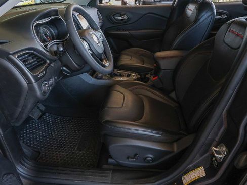 Used 2022 Jeep Cherokee Trailhawk w/ Premium Leather Package AWD/4WD image 10