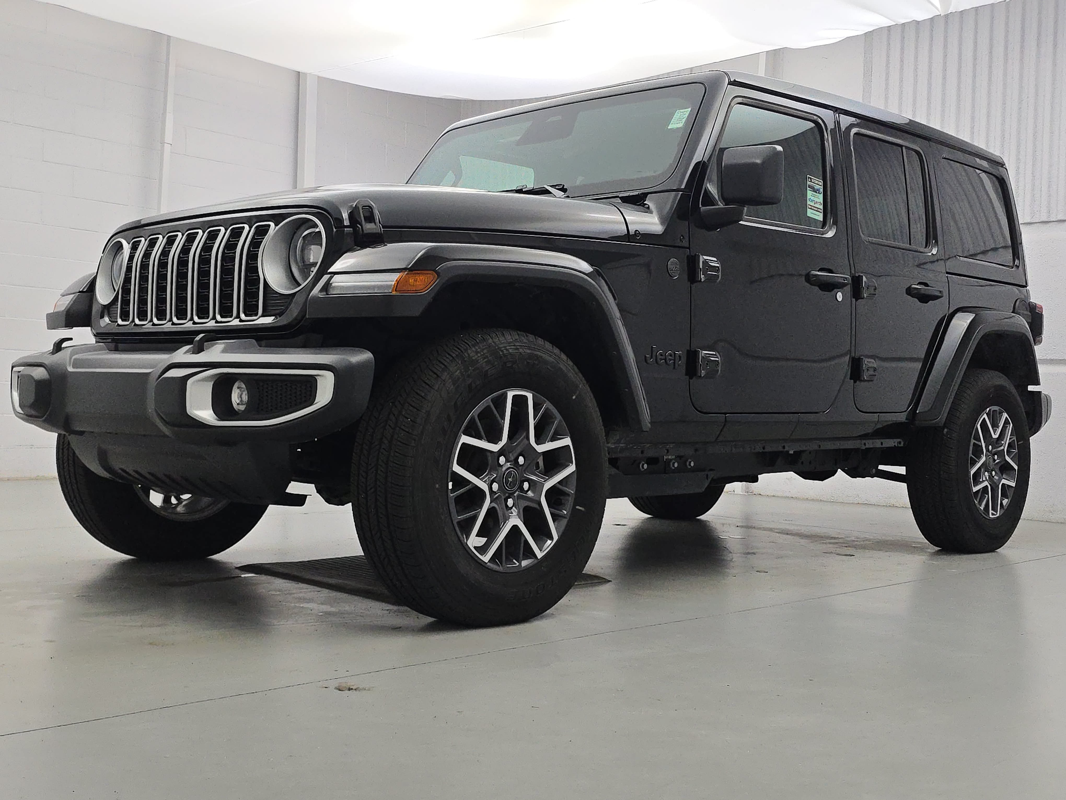 Used 2026 Jeep Wrangler Unlimited Sahara AWD/4WD image 1