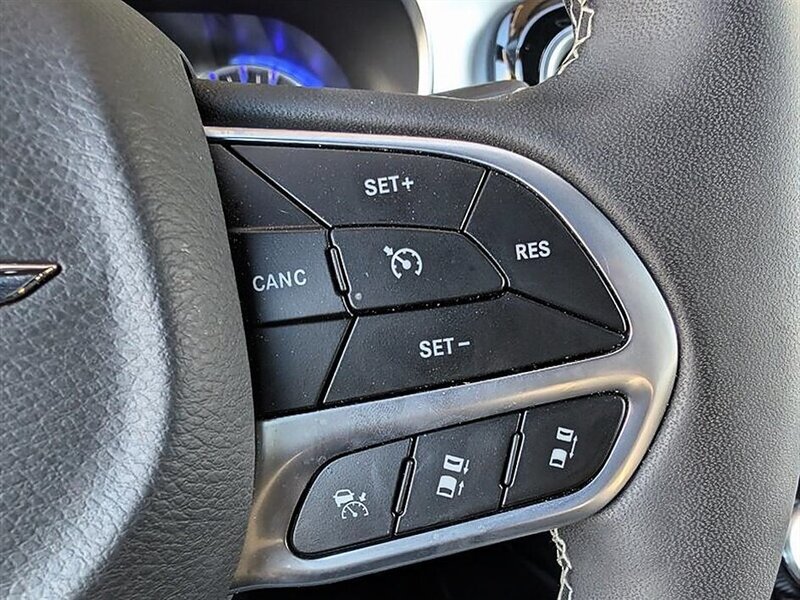 Used 2026 Chrysler Pacifica Limited FWD image 22