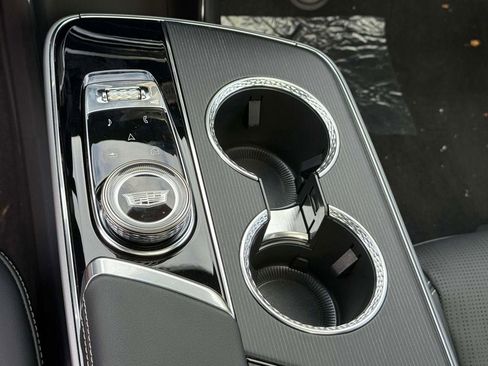 New 2024 Cadillac Lyriq Luxury AWD/4WD image 16