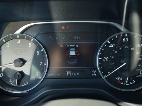 Used 2024 Nissan Titan SV w/ SV Convenience Package image 29