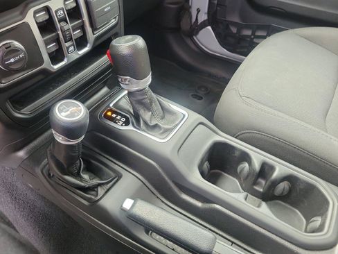 Used 2022 Jeep Wrangler Unlimited Sport AWD/4WD image 27