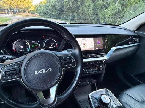 Used 2022 Kia Niro EX Premium FWD image 10