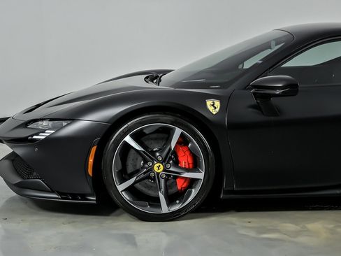 Used 2022 Ferrari SF90 Stradale AWD/4WD image 7