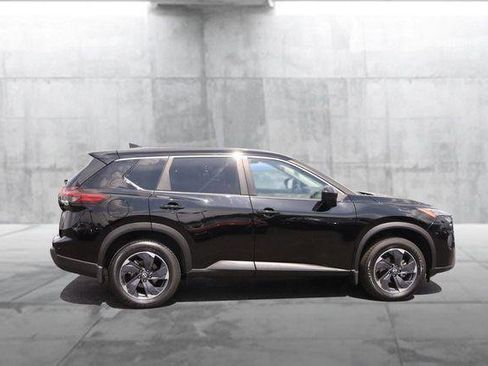 Used 2024 Nissan Rogue SV AWD/4WD image 5