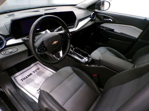 Used 2025 Chevrolet Trax LT w/ Driver Confidence Package image 14