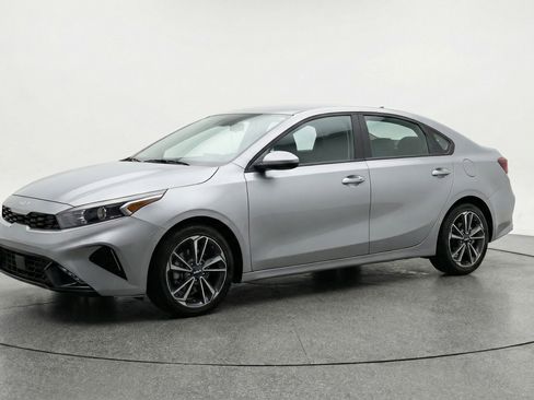 Used 2024 Kia Forte LXS FWD image 3