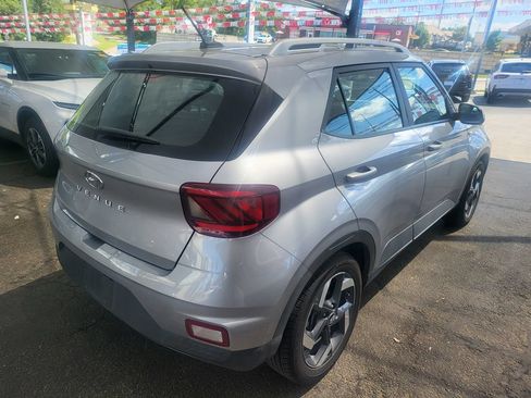 Used 2025 Hyundai Venue SEL FWD image 8