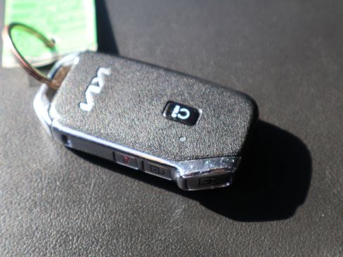 Used 2022 Kia Sorento S FWD image 27