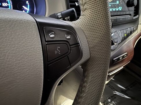 Used 2013 Toyota Sienna XLE image 29