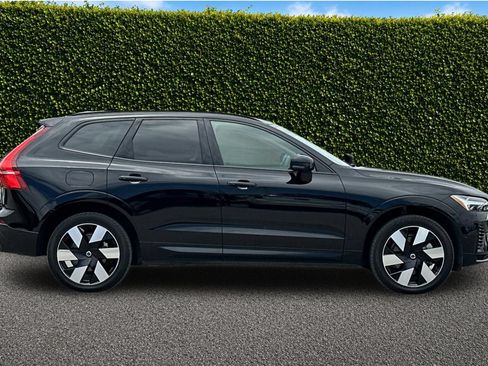 Used 2024 Volvo XC60 T8 Plus w/ Protection Package Premier AWD/4WD image 3