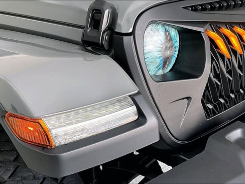 Used 2022 Jeep Wrangler Unlimited Sahara image 36