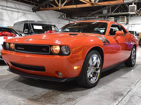 Used 2009 Dodge Challenger R/T RWD image 4