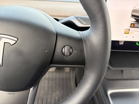 Used 2025 Tesla Model Y Long Range RWD image 26