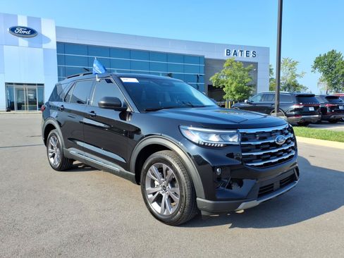 Certified 2025 Ford Explorer Active w/ Active Comfort Package AWD/4WD image 1