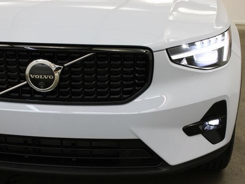 Used 2024 Volvo XC40 B5 Plus w/ Protection Package Premier AWD/4WD image 8
