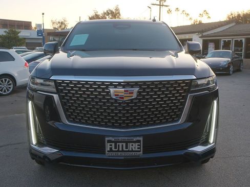 Used 2022 Cadillac Escalade ESV Luxury image 2