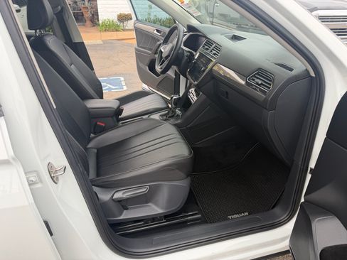 Used 2022 Volkswagen Tiguan SE FWD image 19
