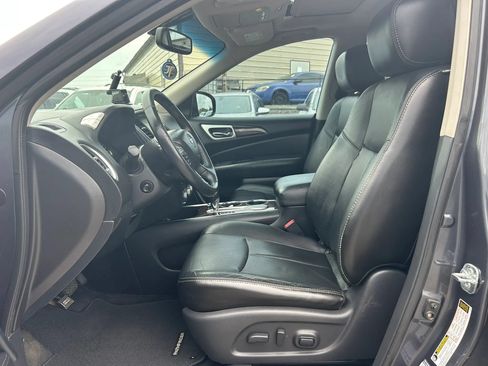 Used 2014 Nissan Pathfinder Platinum w/ Platinum Premium Package FWD image 2