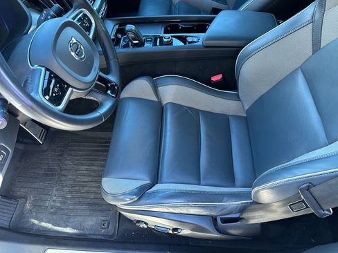 Used 2022 Volvo XC60 B5 R-Design image 11