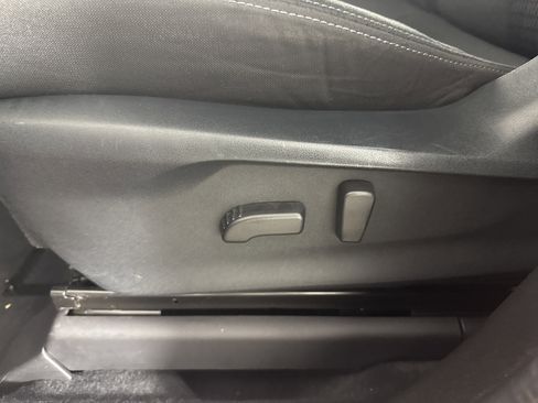 Used 2023 Subaru Ascent Premium w/ Convenience Package image 16